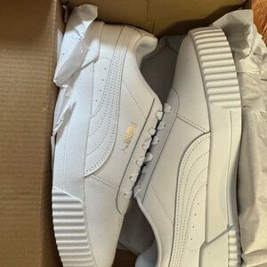 Puma Size 8.5 White Sneakers